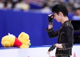 Hoàng tử sân băng Yuzuru Hanyu và gấu Pooh