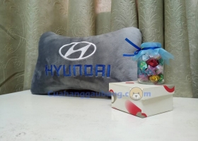 Cửa hàng gấu bông - Gối tựa đầu xe hơi sản phẩm lên kệ tại cửa hàng gấu bông