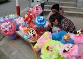 Hoa gấu bông rộn ràng phố phường ngày 8/3